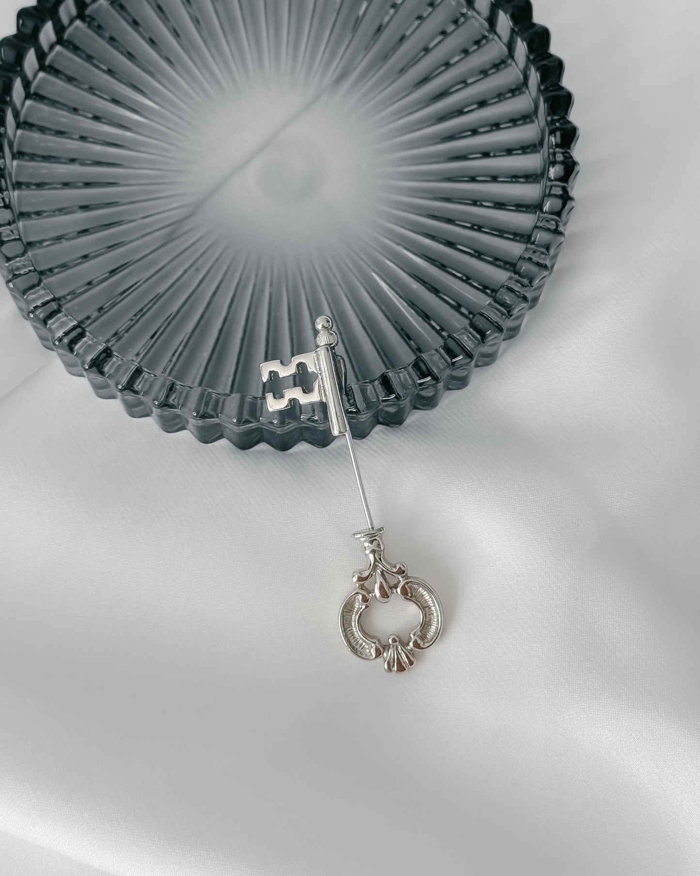 Broszka Avon - Vintage Stories