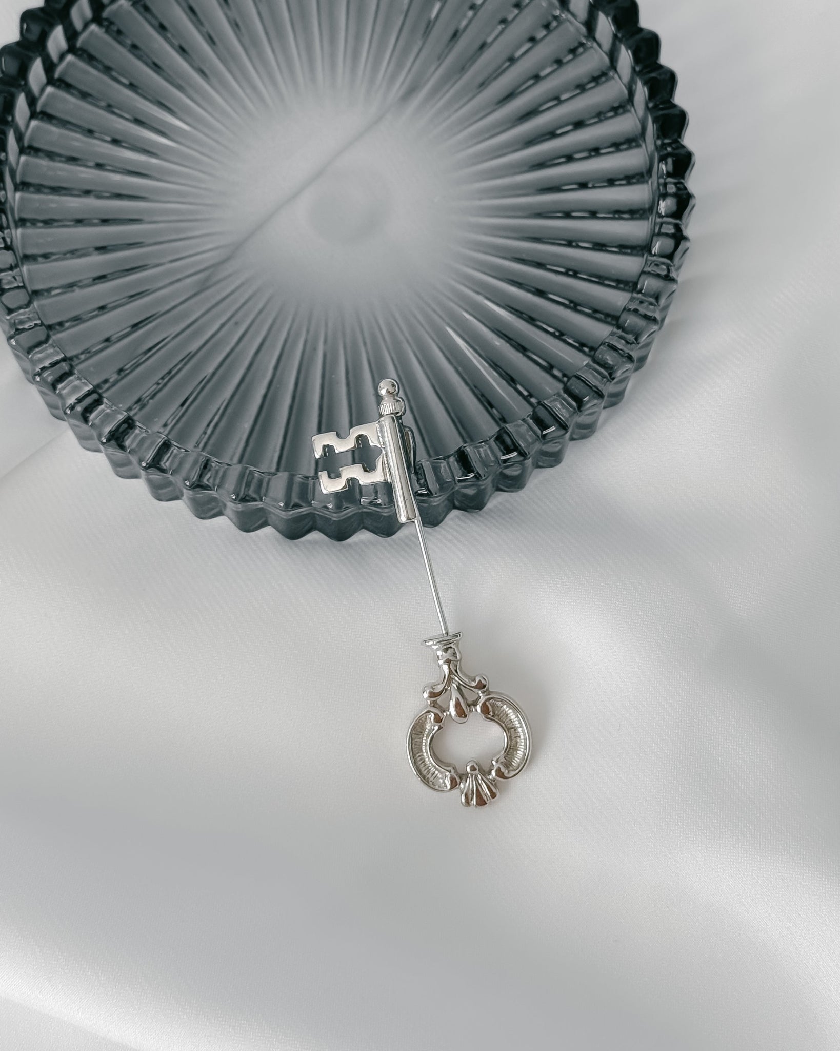 Broszka Avon - Vintage Stories