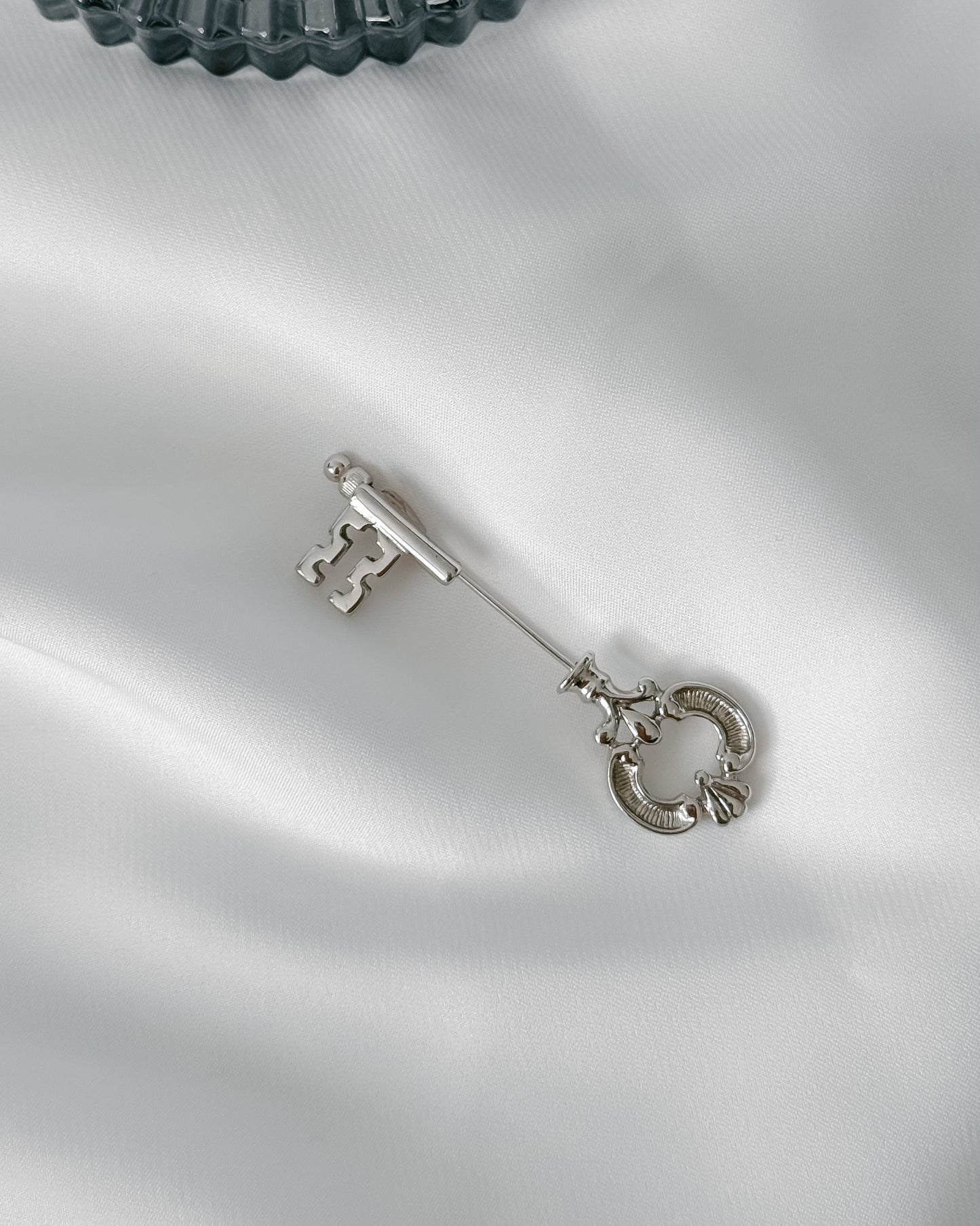 Broszka Avon - Vintage Stories