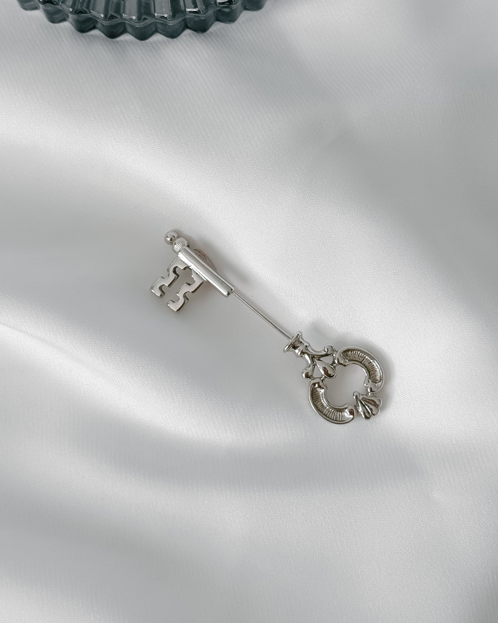 Broszka Avon - Vintage Stories