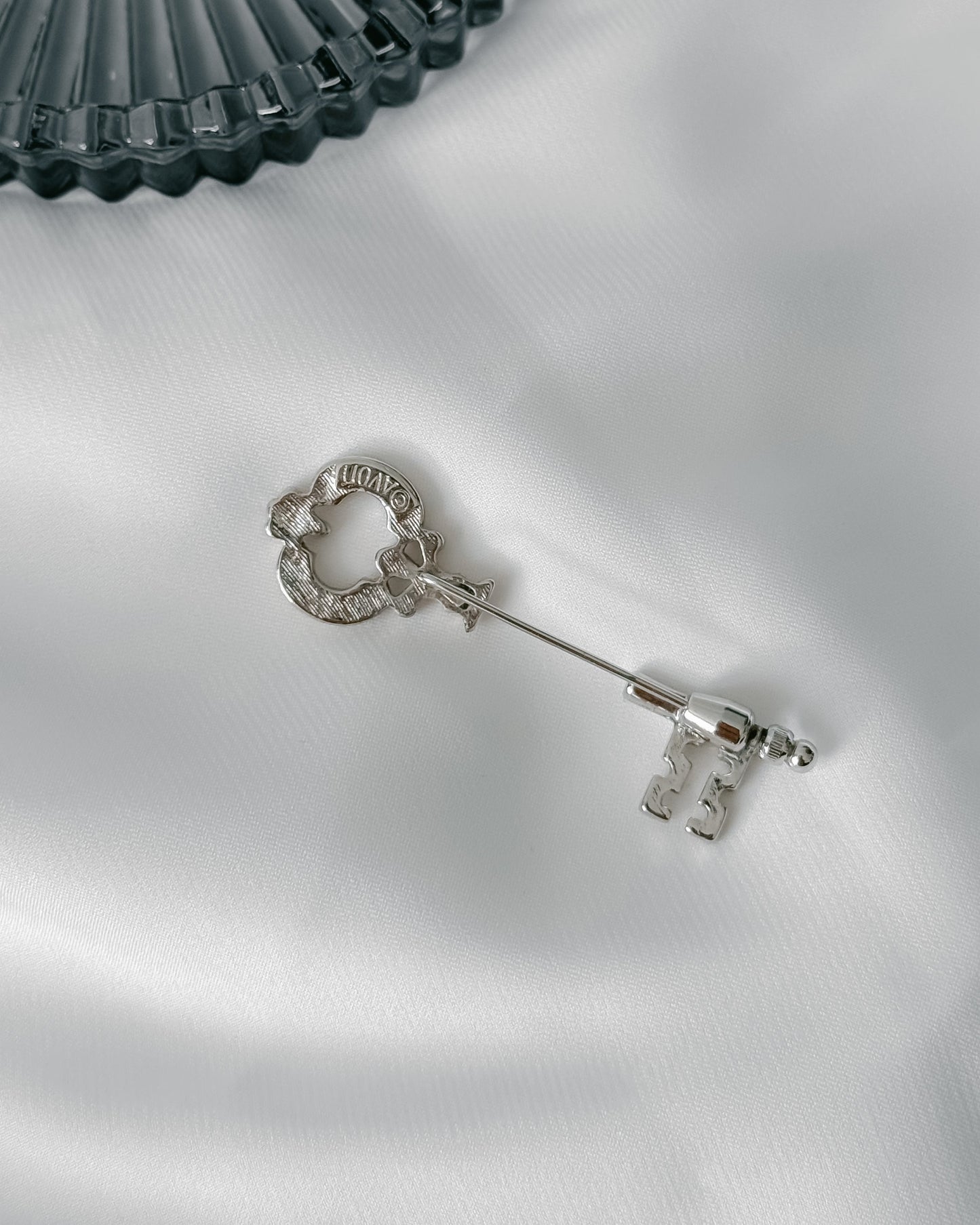 Broszka Avon - Vintage Stories