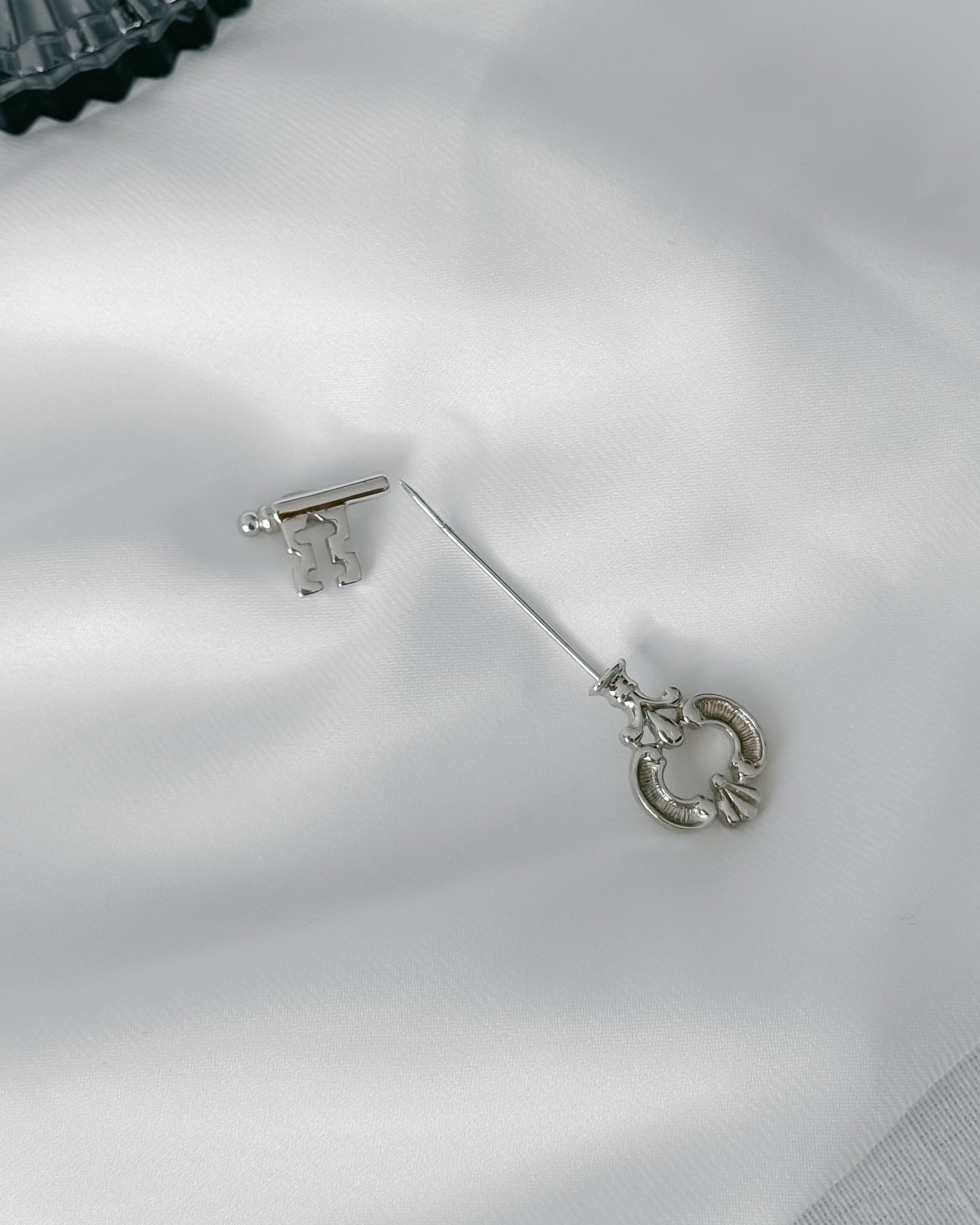 Broszka Avon - Vintage Stories